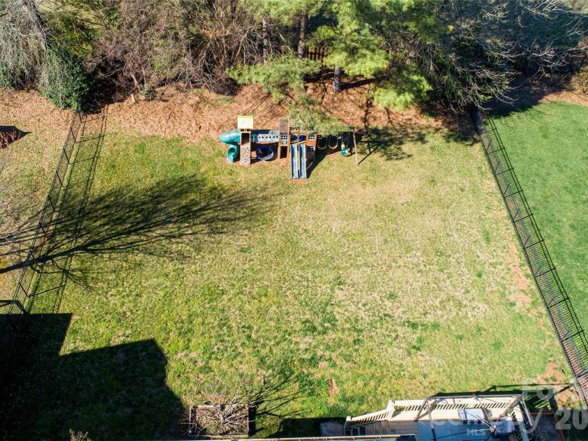 6610 Olmsford Drive, Huntersville, NC 28078.  MLS# CAR4355491, YatesRealty ID 8302. 