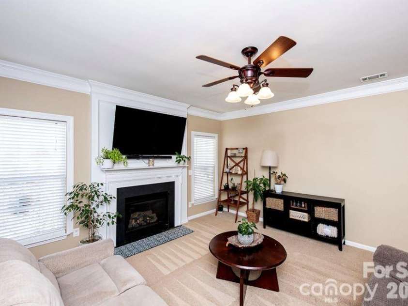 6610 Olmsford Drive, Huntersville, NC 28078.  MLS# CAR4355491, YatesRealty ID 8302. 