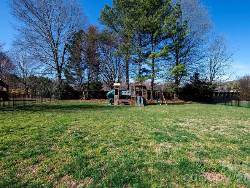 6610 Olmsford Drive, Huntersville, NC 28078.  MLS# CAR4355491, YatesRealty ID 8302. Large, flat backyard