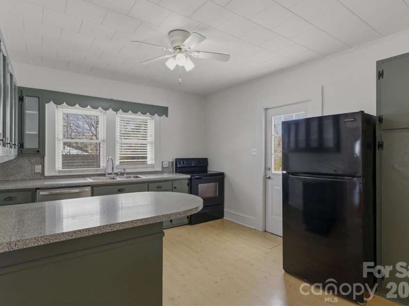 112 Myrtle Street, Morganton, NC 28655.  MLS# CAR4337598, YatesRealty ID 8303. 