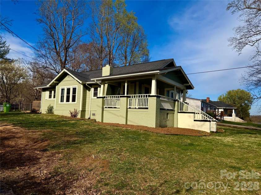 112 Myrtle Street, Morganton, NC 28655.  MLS# CAR4337598, YatesRealty ID 8303. 