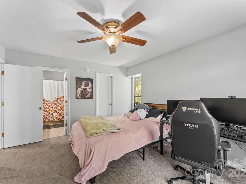 44 Ravencroft Lane, Asheville, NC 28803.  MLS# CAR4192799, YatesRealty ID 8303. 