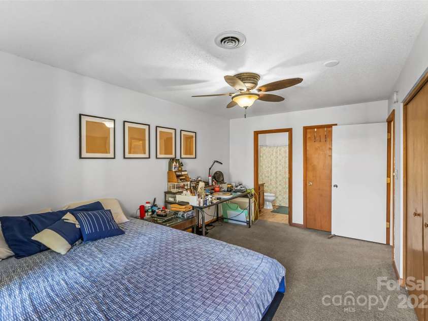 44 Ravencroft Lane, Asheville, NC 28803.  MLS# CAR4192799, YatesRealty ID 8303. 