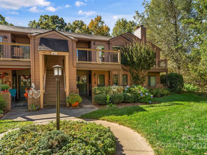 44 Ravencroft Lane, Asheville, NC 28803.  MLS# CAR4192799, YatesRealty ID 8303. 