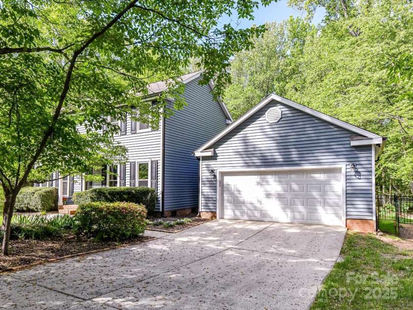 104 Aurora Lane, Huntersville, NC 28078.  MLS# CAR4248612, YatesRealty ID 8304. 