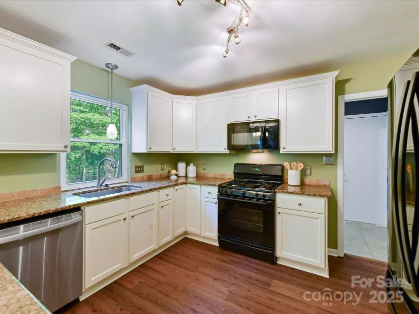 104 Aurora Lane, Huntersville, NC 28078.  MLS# CAR4248612, YatesRealty ID 8304. 