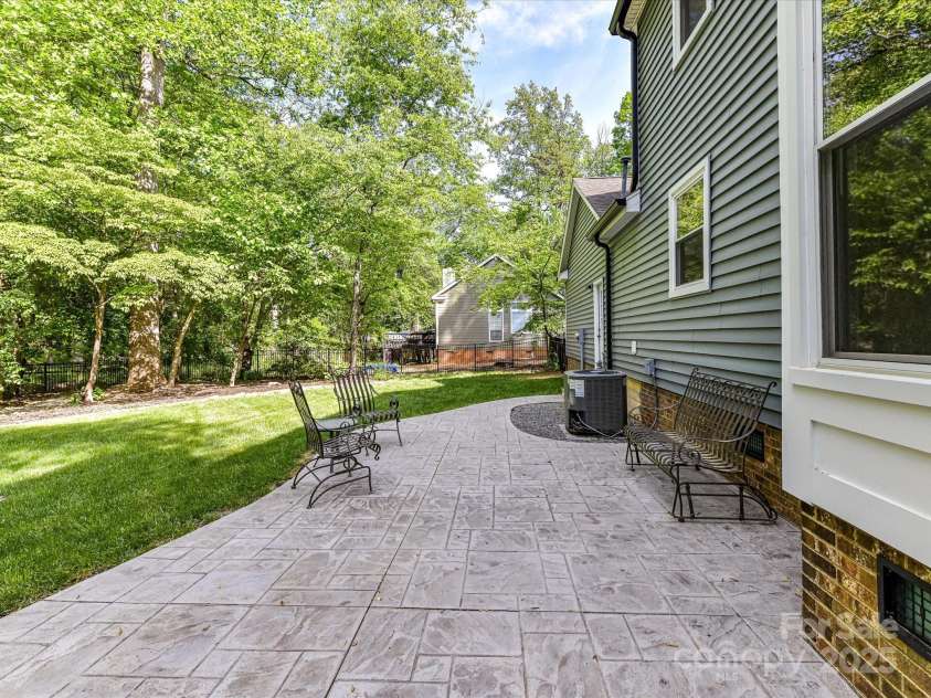 104 Aurora Lane, Huntersville, NC 28078.  MLS# CAR4248612, YatesRealty ID 8304. 