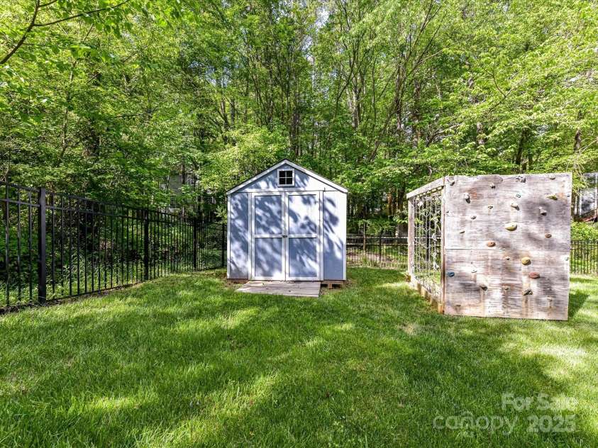 104 Aurora Lane, Huntersville, NC 28078.  MLS# CAR4248612, YatesRealty ID 8304. 