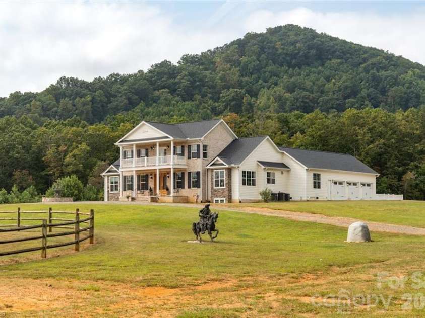 204 Violet Ridge, Lowgap, NC 27024.  MLS# CAR4335241, YatesRealty ID 8305. 