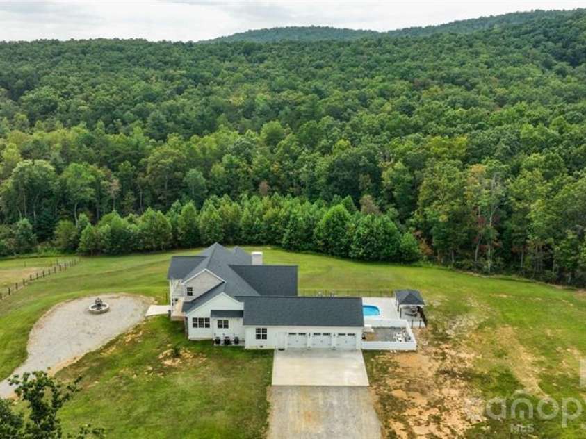 204 Violet Ridge, Lowgap, NC 27024.  MLS# CAR4335241, YatesRealty ID 8305. 