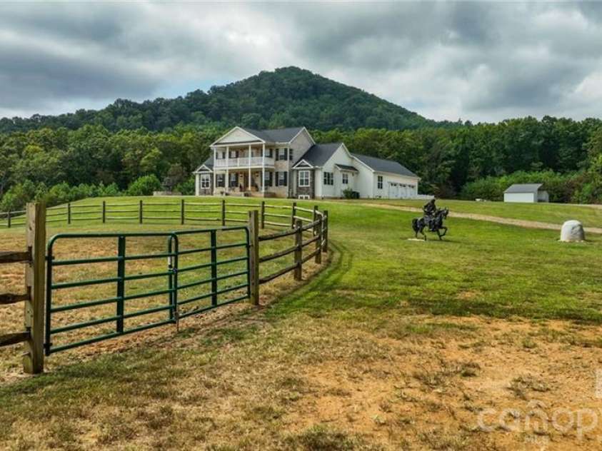 204 Violet Ridge, Lowgap, NC 27024.  MLS# CAR4335241, YatesRealty ID 8305. 