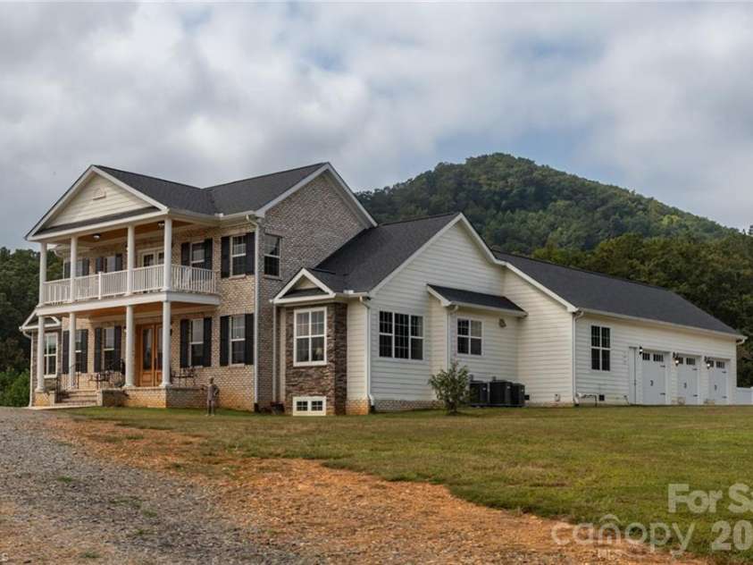 204 Violet Ridge, Lowgap, NC 27024.  MLS# CAR4335241, YatesRealty ID 8305. 