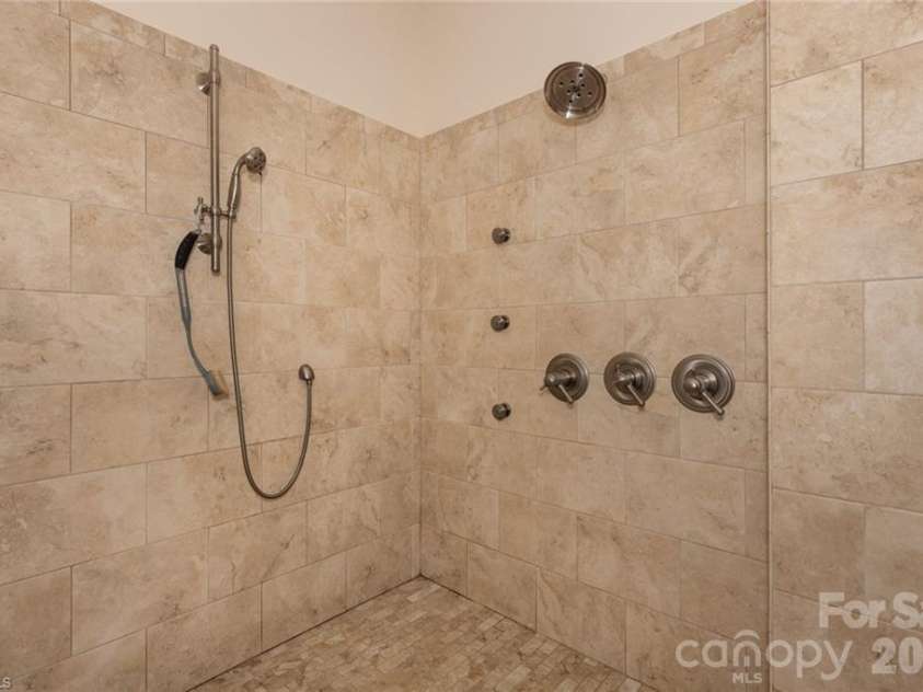 204 Violet Ridge, Lowgap, NC 27024.  MLS# CAR4335241, YatesRealty ID 8305. 