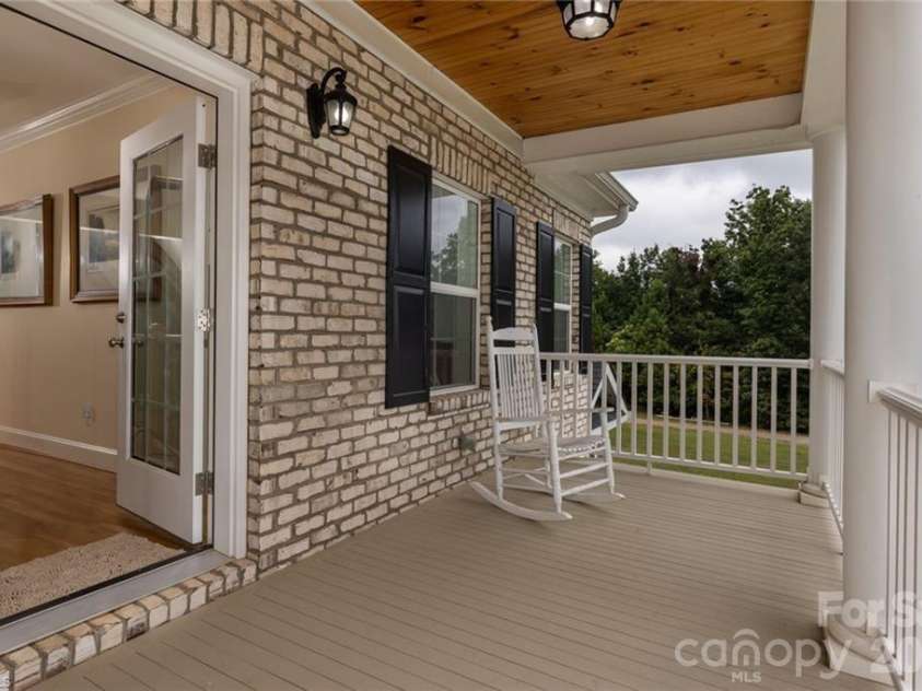 204 Violet Ridge, Lowgap, NC 27024.  MLS# CAR4335241, YatesRealty ID 8305. 