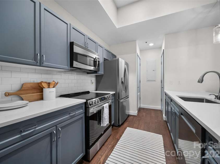 287 McDonald Avenue, Charlotte, NC 28203.  MLS# CAR4220329, YatesRealty ID 8306. 