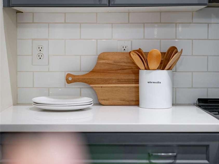 287 McDonald Avenue, Charlotte, NC 28203.  MLS# CAR4220329, YatesRealty ID 8306. 