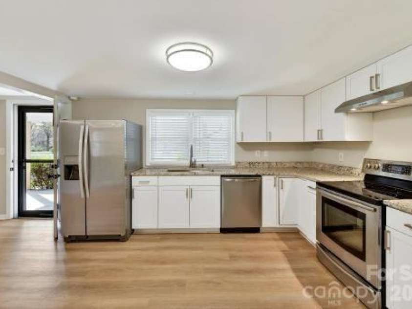7714 Old Waxhaw Monroe Road, Waxhaw, NC 28173.  MLS# CAR4355316, YatesRealty ID 8306. Kitchen