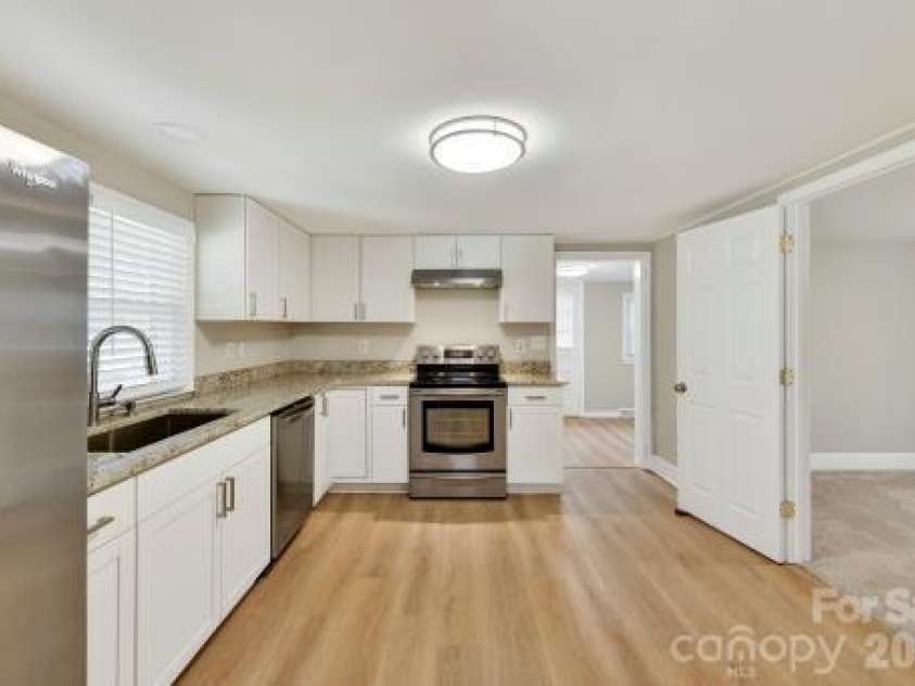 7714 Old Waxhaw Monroe Road, Waxhaw, NC 28173.  MLS# CAR4355316, YatesRealty ID 8306. Kitchen