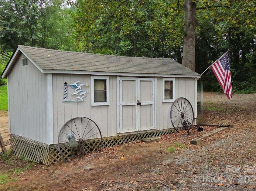 198 Clouse Lane, Taylorsville, NC 28681.  MLS# CAR4287714, YatesRealty ID 8307. 