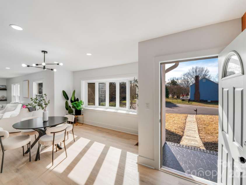 10512 Roseberry Court, Charlotte, NC 28277.  MLS# CAR4215414, YatesRealty ID 8308. Entry and Dining Area