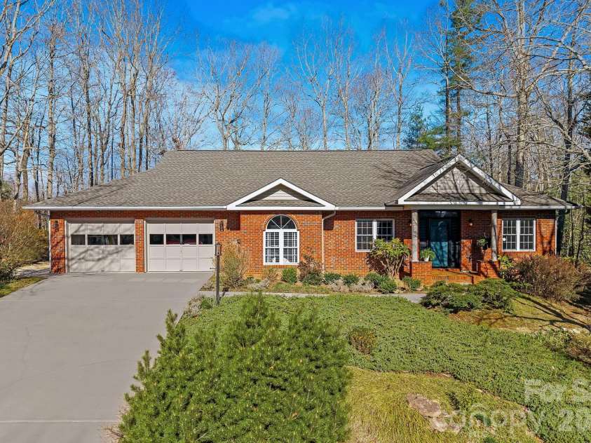306 Croydon Drive, Hendersonville, NC 28791.  MLS# CAR4358919, YatesRealty ID 8309. 