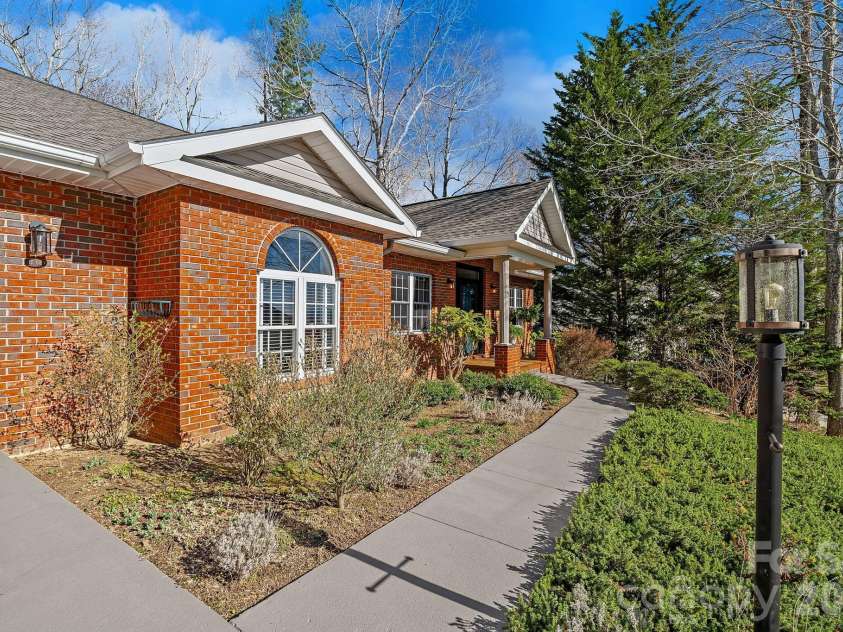 306 Croydon Drive, Hendersonville, NC 28791.  MLS# CAR4358919, YatesRealty ID 8309. 