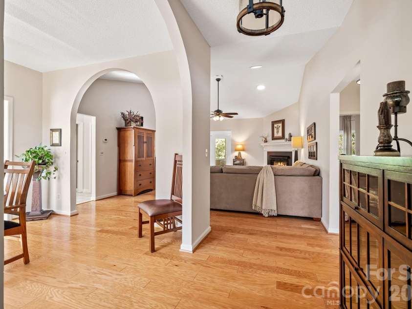 306 Croydon Drive, Hendersonville, NC 28791.  MLS# CAR4358919, YatesRealty ID 8309. 