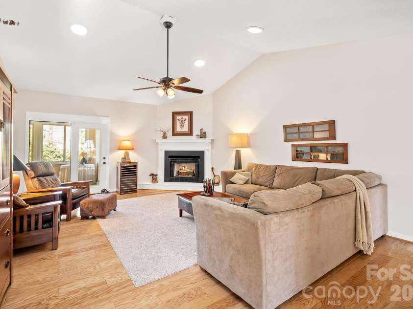 306 Croydon Drive, Hendersonville, NC 28791.  MLS# CAR4358919, YatesRealty ID 8309. 