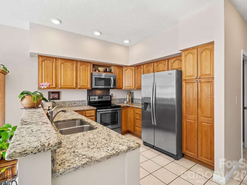 306 Croydon Drive, Hendersonville, NC 28791.  MLS# CAR4358919, YatesRealty ID 8309. 