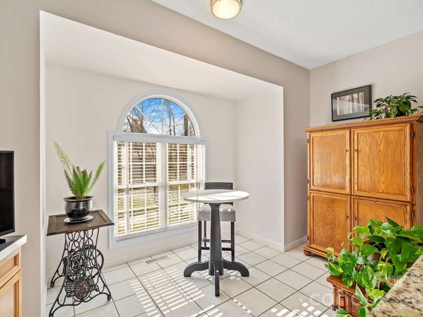 306 Croydon Drive, Hendersonville, NC 28791.  MLS# CAR4358919, YatesRealty ID 8309. 
