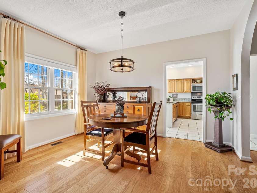 306 Croydon Drive, Hendersonville, NC 28791.  MLS# CAR4358919, YatesRealty ID 8309. 