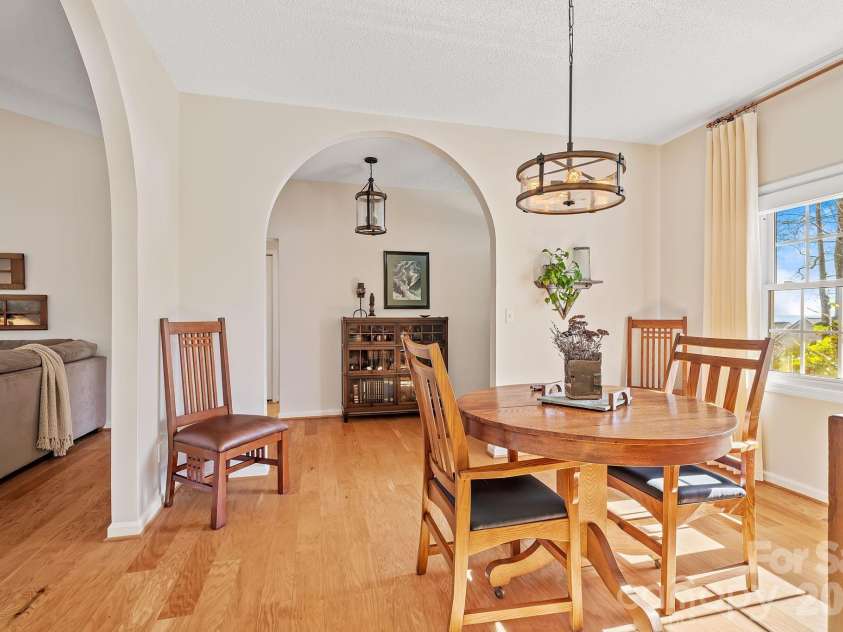 306 Croydon Drive, Hendersonville, NC 28791.  MLS# CAR4358919, YatesRealty ID 8309. 