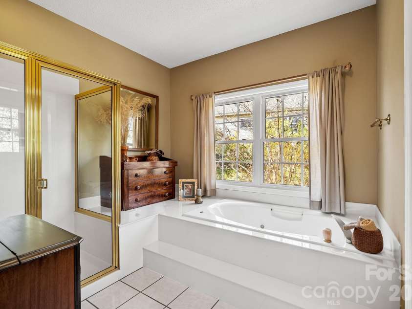 306 Croydon Drive, Hendersonville, NC 28791.  MLS# CAR4358919, YatesRealty ID 8309. 