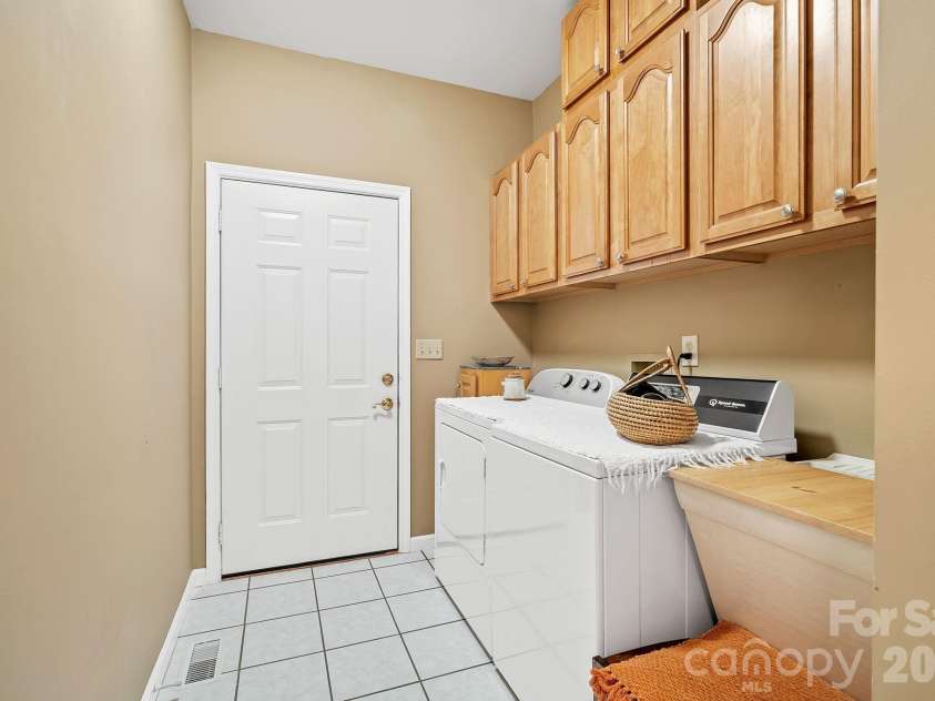306 Croydon Drive, Hendersonville, NC 28791.  MLS# CAR4358919, YatesRealty ID 8309. 