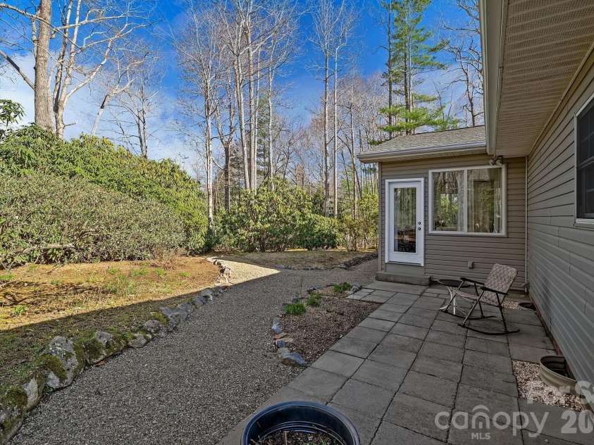 306 Croydon Drive, Hendersonville, NC 28791.  MLS# CAR4358919, YatesRealty ID 8309. 