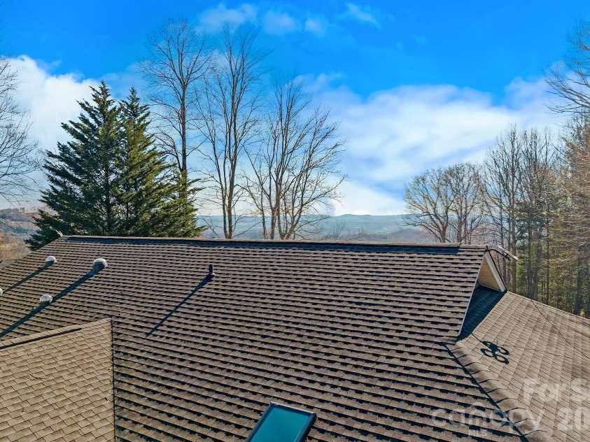306 Croydon Drive, Hendersonville, NC 28791.  MLS# CAR4358919, YatesRealty ID 8309. 