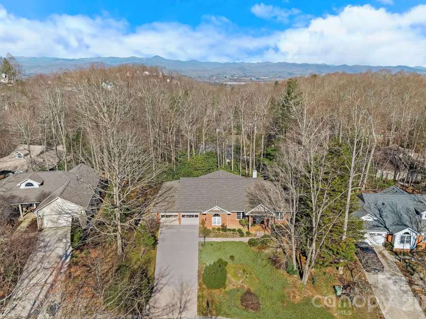306 Croydon Drive, Hendersonville, NC 28791.  MLS# CAR4358919, YatesRealty ID 8309. 