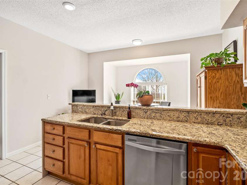 306 Croydon Drive, Hendersonville, NC 28791.  MLS# CAR4358919, YatesRealty ID 8309. 
