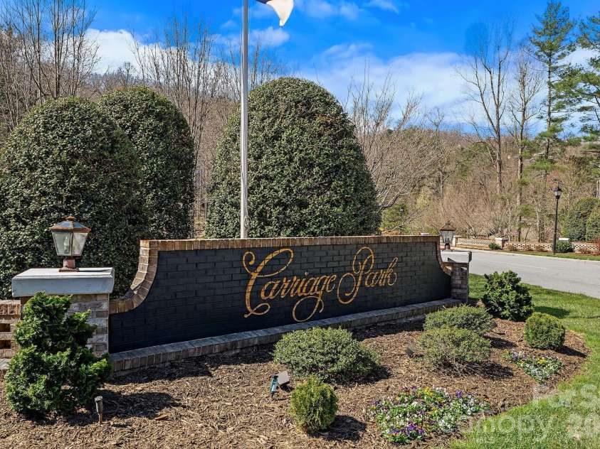 306 Croydon Drive, Hendersonville, NC 28791.  MLS# CAR4358919, YatesRealty ID 8309. Community 