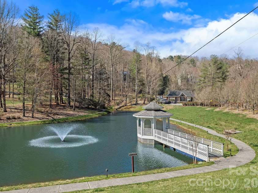 306 Croydon Drive, Hendersonville, NC 28791.  MLS# CAR4358919, YatesRealty ID 8309. Community