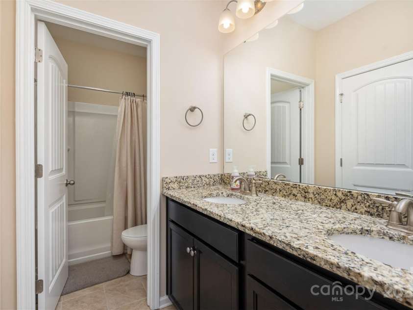4194 La Crema Drive, Charlotte, NC 28214.  MLS# CAR4219984, YatesRealty ID 8309. Shared Bathroom