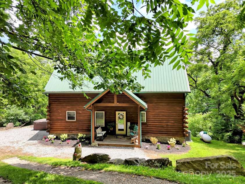 1064 Point Of View Drive, Waynesville, NC 28785.  MLS# CAR4277940, YatesRealty ID 831. 