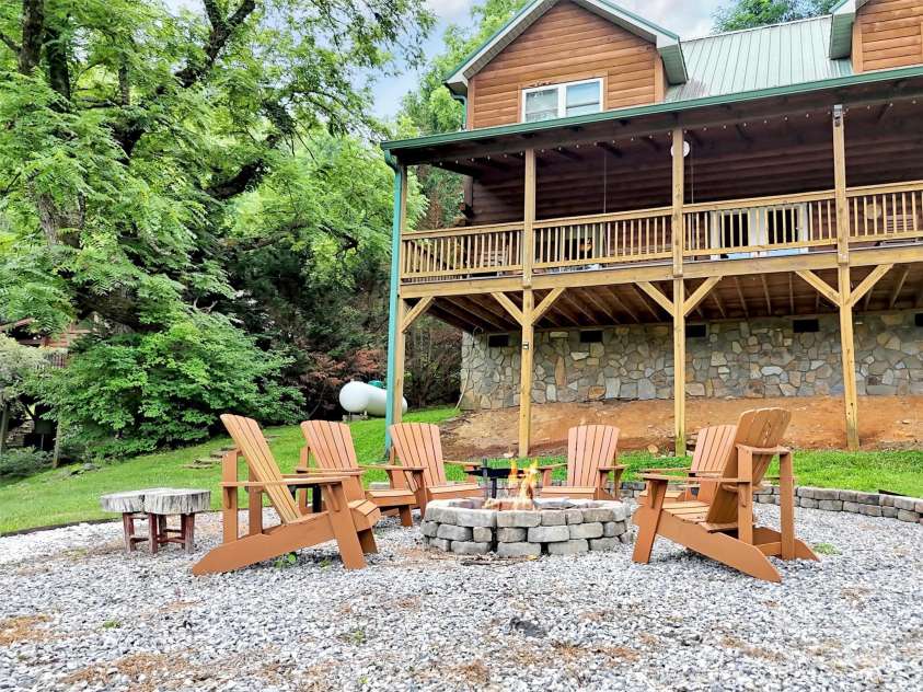 1064 Point Of View Drive, Waynesville, NC 28785.  MLS# CAR4277940, YatesRealty ID 831. 