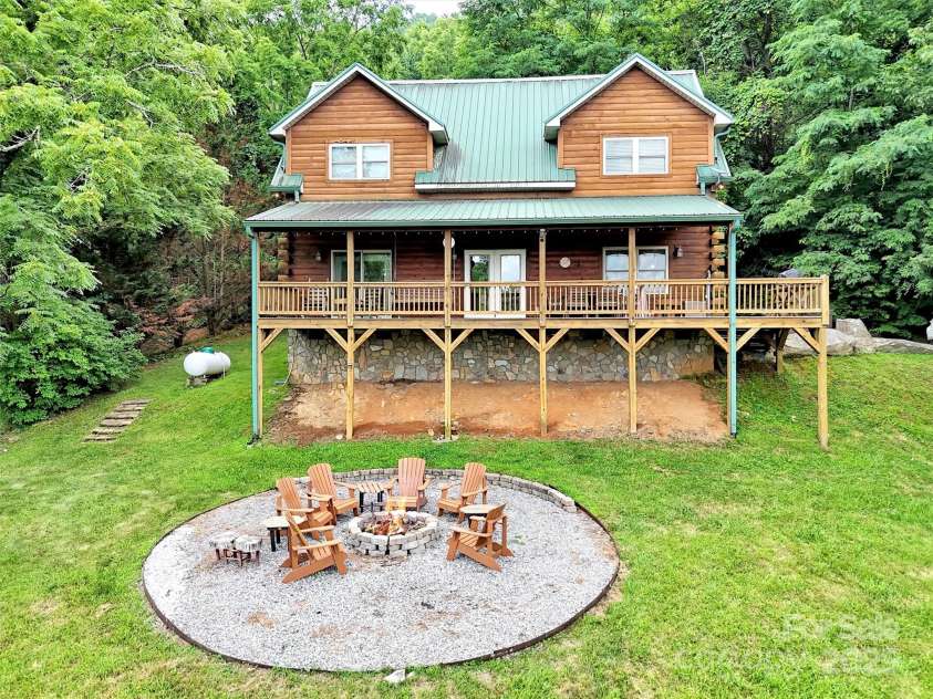 1064 Point Of View Drive, Waynesville, NC 28785.  MLS# CAR4277940, YatesRealty ID 831. 