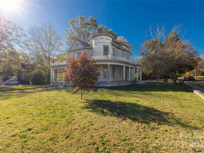 307 Kings Mountain Street, Clover, SC 29710.  MLS# CAR4200018, YatesRealty ID 831. 