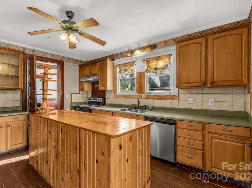 307 Kings Mountain Street, Clover, SC 29710.  MLS# CAR4200018, YatesRealty ID 831. 