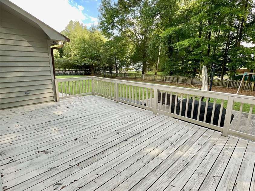 142 Scotland Drive, Mooresville, NC 28115.  MLS# CAR4189397, YatesRealty ID 8311. 