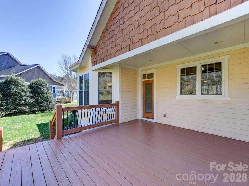 24 Creekside View Drive, Asheville, NC 28804.  MLS# CAR4360787, YatesRealty ID 8311. 