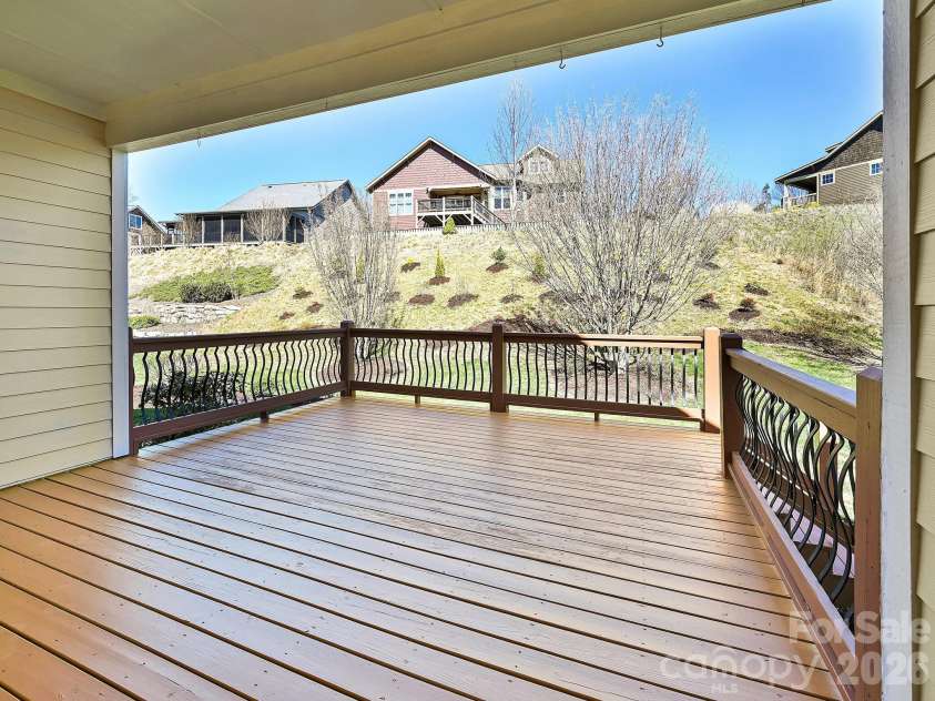 24 Creekside View Drive, Asheville, NC 28804.  MLS# CAR4360787, YatesRealty ID 8311. 