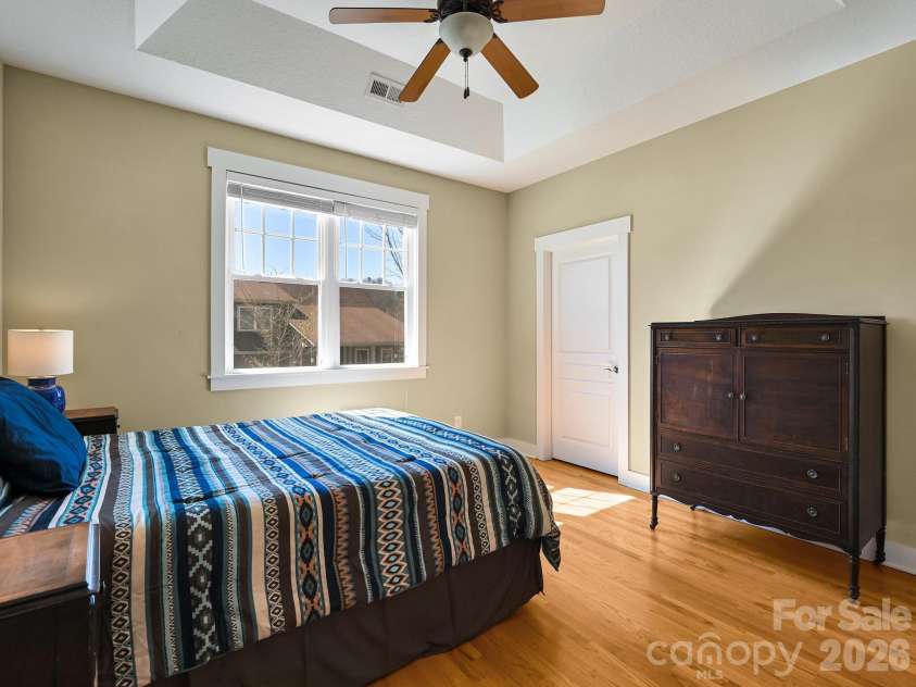 24 Creekside View Drive, Asheville, NC 28804.  MLS# CAR4360787, YatesRealty ID 8311. 